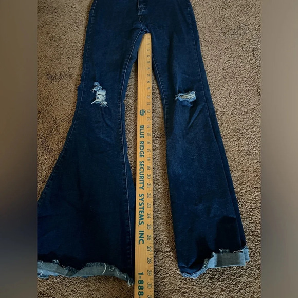 Boutique Woman’s Dark Wash High Rise Flared Jeans Waist Size 23 inches - Picture 7 of 7